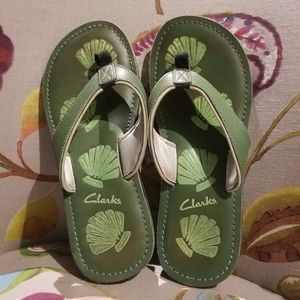 Clarks Green Thong Sandal Like NEW 7M